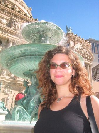 Veronique in front of a fountain